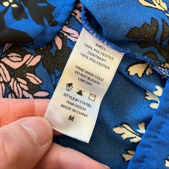 W5 medium blue floral‎ semi-sheer blouse with flutter sleeves - Picture 5 of 5